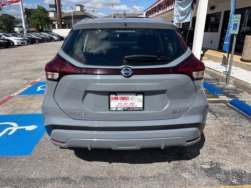 Used 2021 Nissan Kicks SV FWD image 4