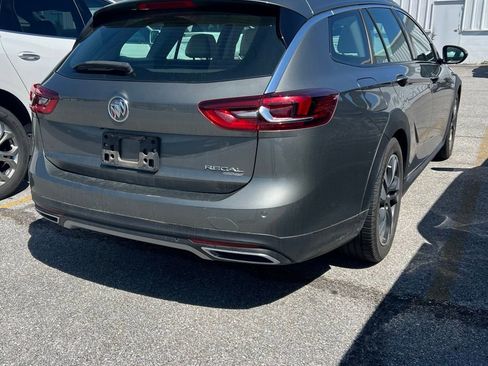 Used 2019 Buick Regal Essence w/ Driver Confidence Package I image 6