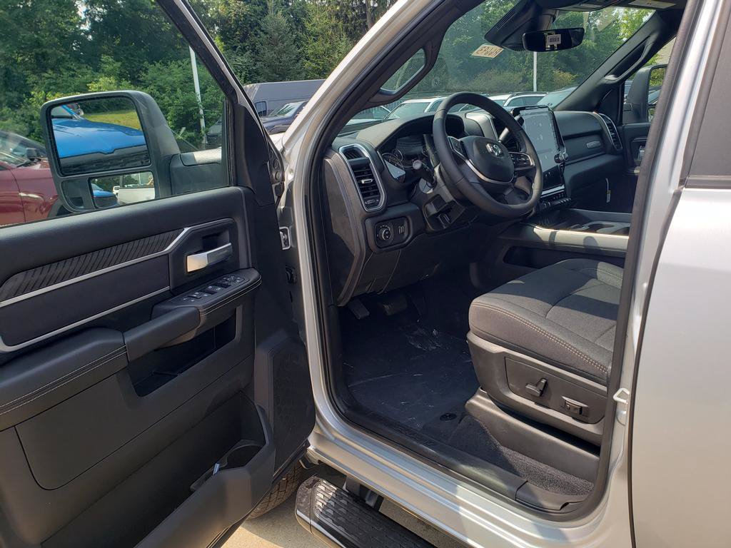New 2026 RAM 3500 Big Horn AWD/4WD image 6