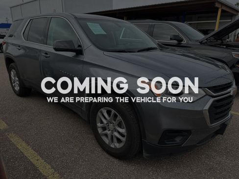 Used 2020 Chevrolet Traverse LS image 2