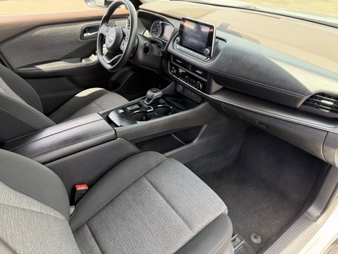 Used 2023 Nissan Rogue SV image 13