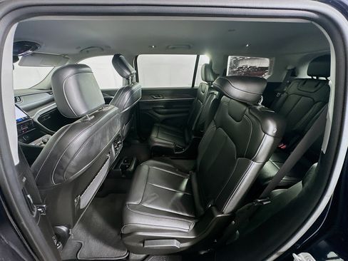 Used 2023 Jeep Grand Cherokee L Limited AWD/4WD image 27