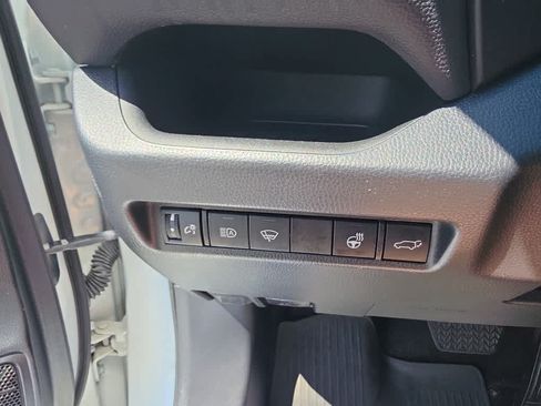 Used 2022 Toyota RAV4 XLE Premium FWD image 29
