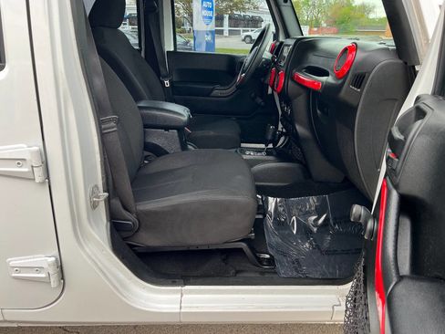 Used 2016 Jeep Wrangler Unlimited Sport image 23