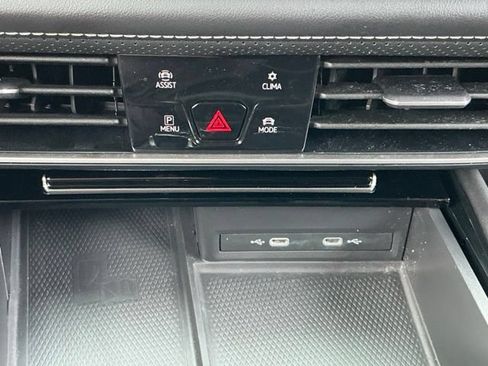 Certified 2024 Volkswagen Atlas Cross Sport SE w/ Panoramic Sunroof Package FWD image 27