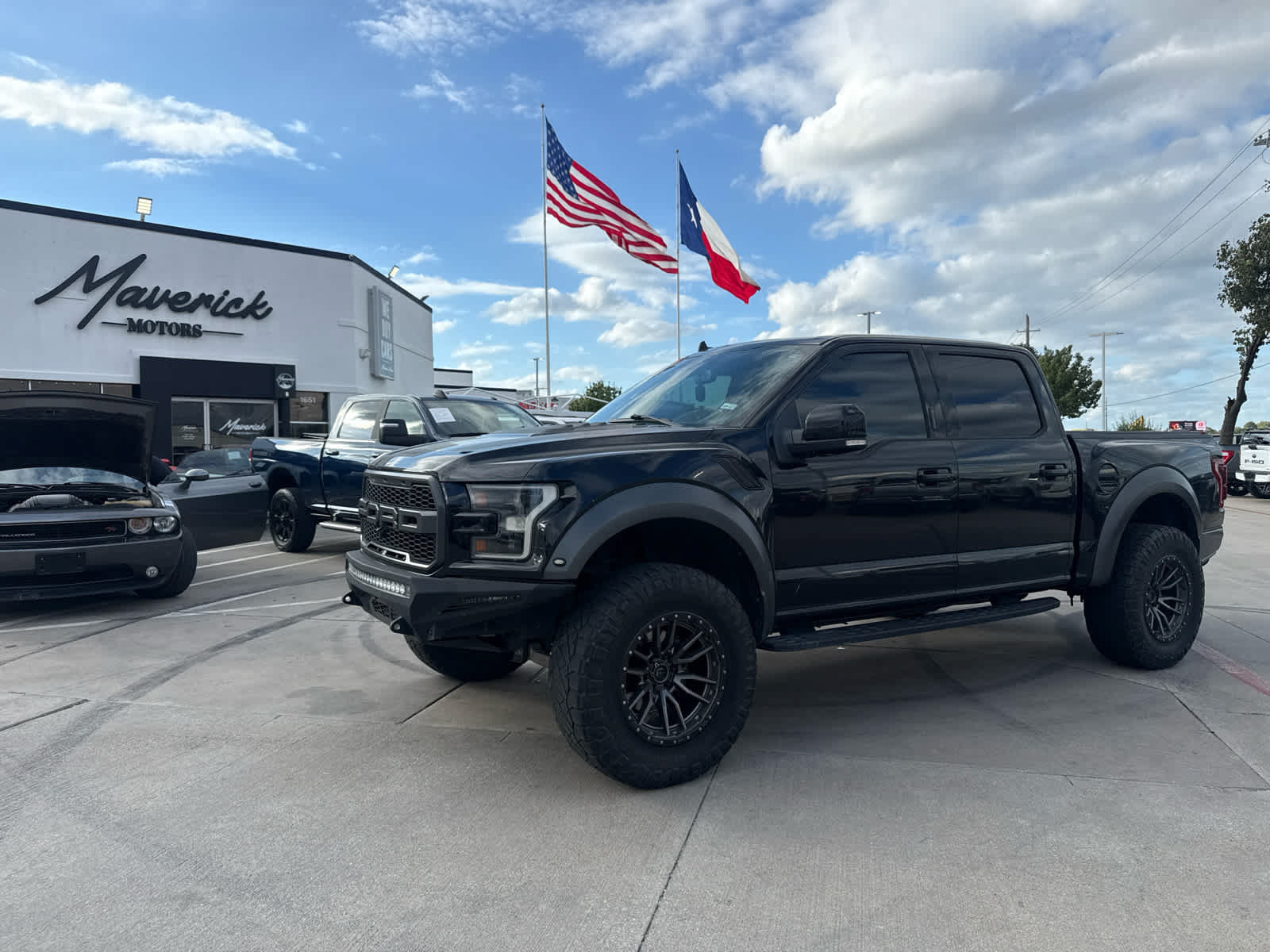 Used 2019 Ford F150 Raptor w/ Equipment Group 802A Luxury AWD/4WD image 1