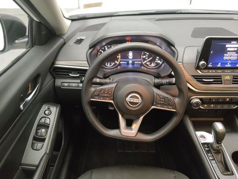 Used 2025 Nissan Altima 2.5 SV FWD image 22