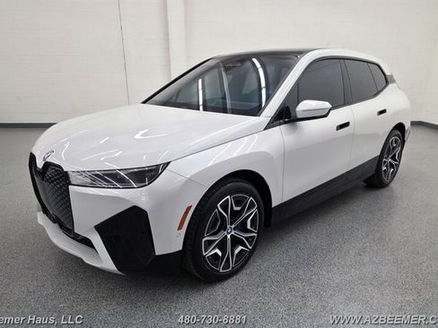 Used 2024 BMW iX xDrive50 w/ Sport Package AWD/4WD image 2