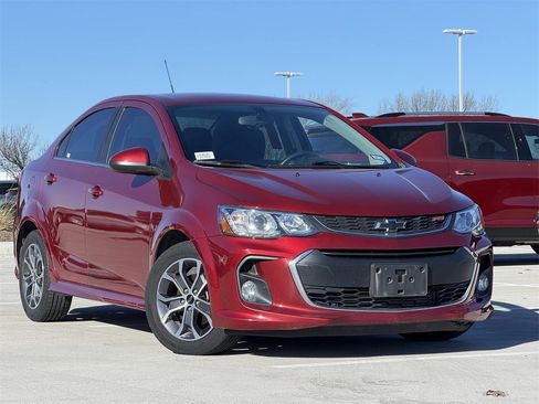 Used 2020 Chevrolet Sonic LT w/ Convenience Package image 2