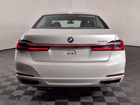 Used 2022 BMW 740i w/ Premium Package RWD image 6