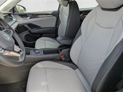 New 2026 Volkswagen Tiguan SE FWD image 22