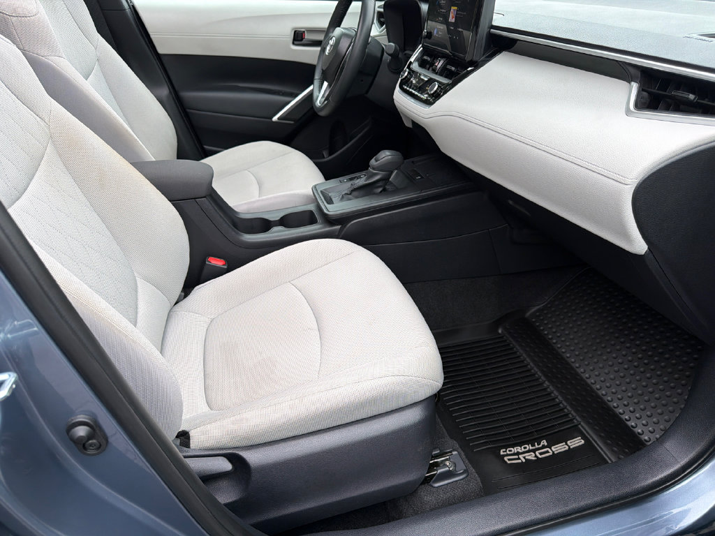 Used 2026 Toyota Corolla Cross LE w/ Moonroof Package FWD image 17