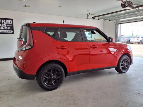 Used 2024 Kia Soul LX w/ Option Group 015 FWD image 17