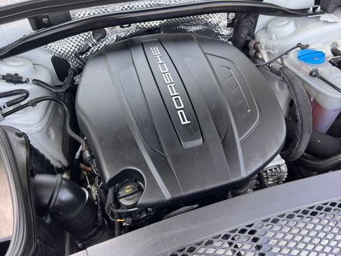Used 2018 Porsche Macan w/ Premium Package Plus AWD/4WD image 40
