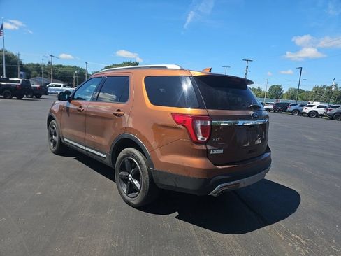 Used 2017 Ford Explorer XLT w/ Equipment Group 202A AWD/4WD image 10