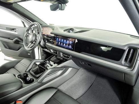 New 2026 Porsche Cayenne Coupe AWD/4WD image 25