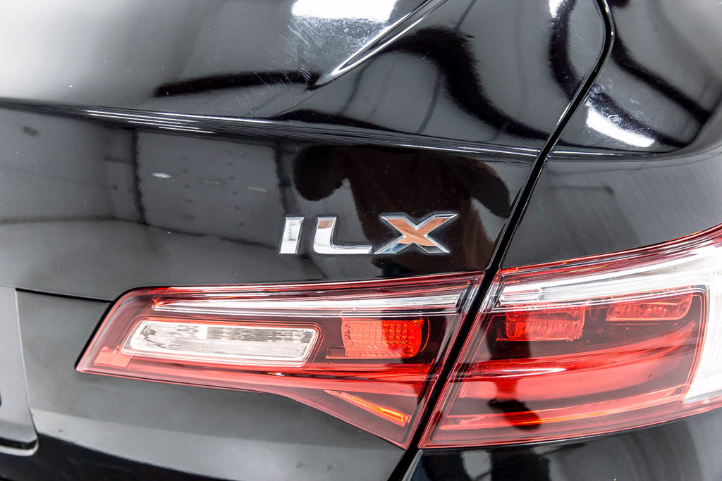 Used 2017 Acura ILX w/ AcuraWatch Plus Package FWD image 10