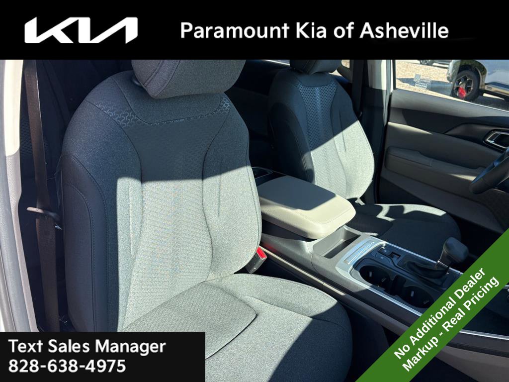 New 2027 Kia Carnival LX FWD image 19