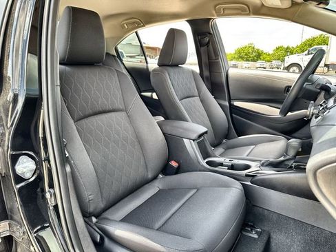Used 2025 Toyota Corolla LE FWD image 23