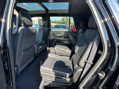 Used 2023 GMC Yukon SLT w/ SLT Luxury Package AWD/4WD image 23