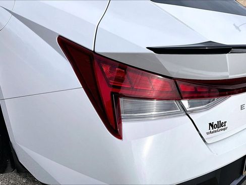 Certified 2025 Hyundai Elantra SEL image 30