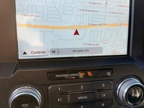 Used 2018 Ford F150 Platinum w/ Equipment Group 701A Luxury image 9