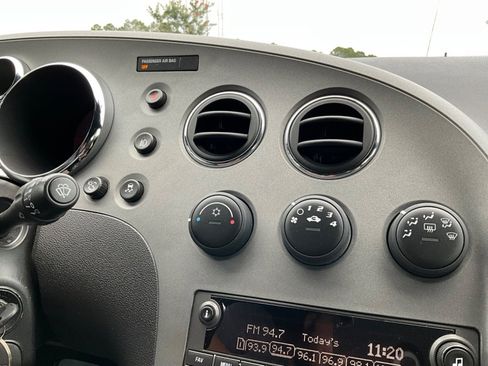 Used 2009 Pontiac Solstice Coupe w/ Premium Package image 39