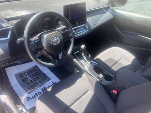 Used 2025 Toyota Corolla LE FWD image 11