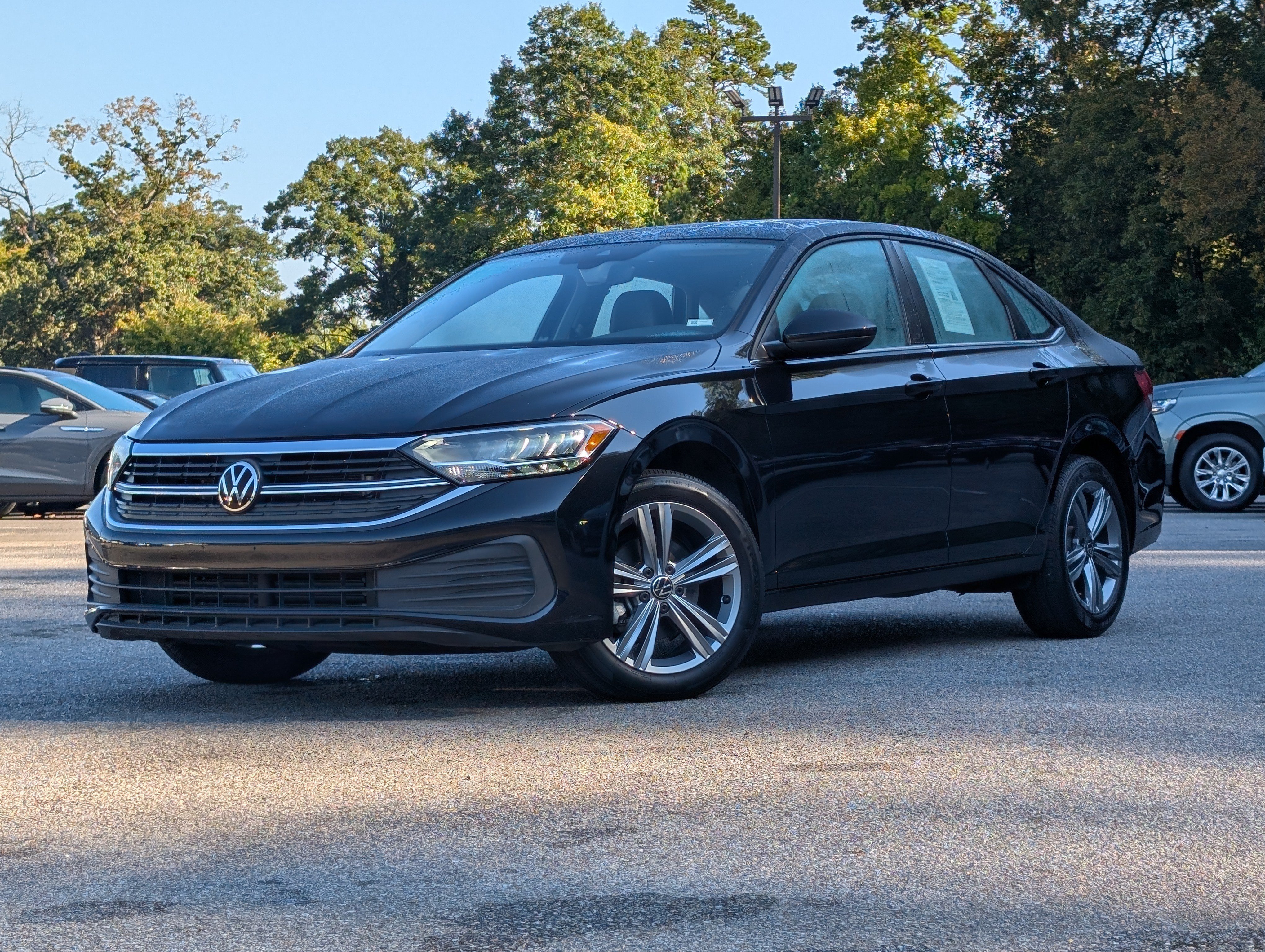 Used 2024 Volkswagen Jetta SE FWD image 4