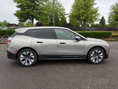 Used 2023 BMW iX xDrive50 w/ Convenience Package AWD/4WD image 8