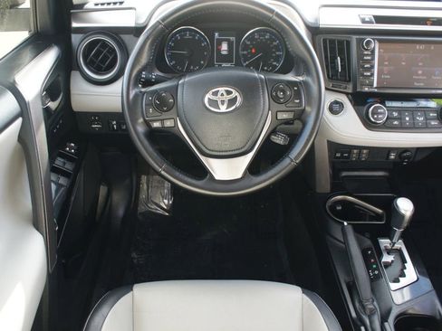 Used 2018 Toyota RAV4 Limited image 5