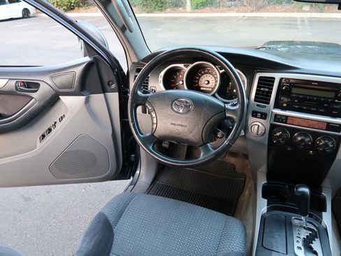 Used 2004 Toyota 4Runner Sport image 24