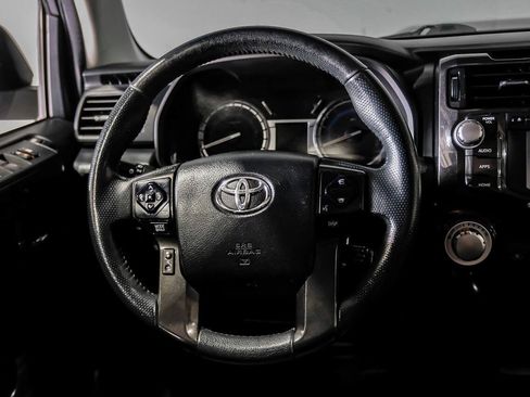 Used 2018 Toyota 4Runner TRD Off-Road Premium AWD/4WD image 17
