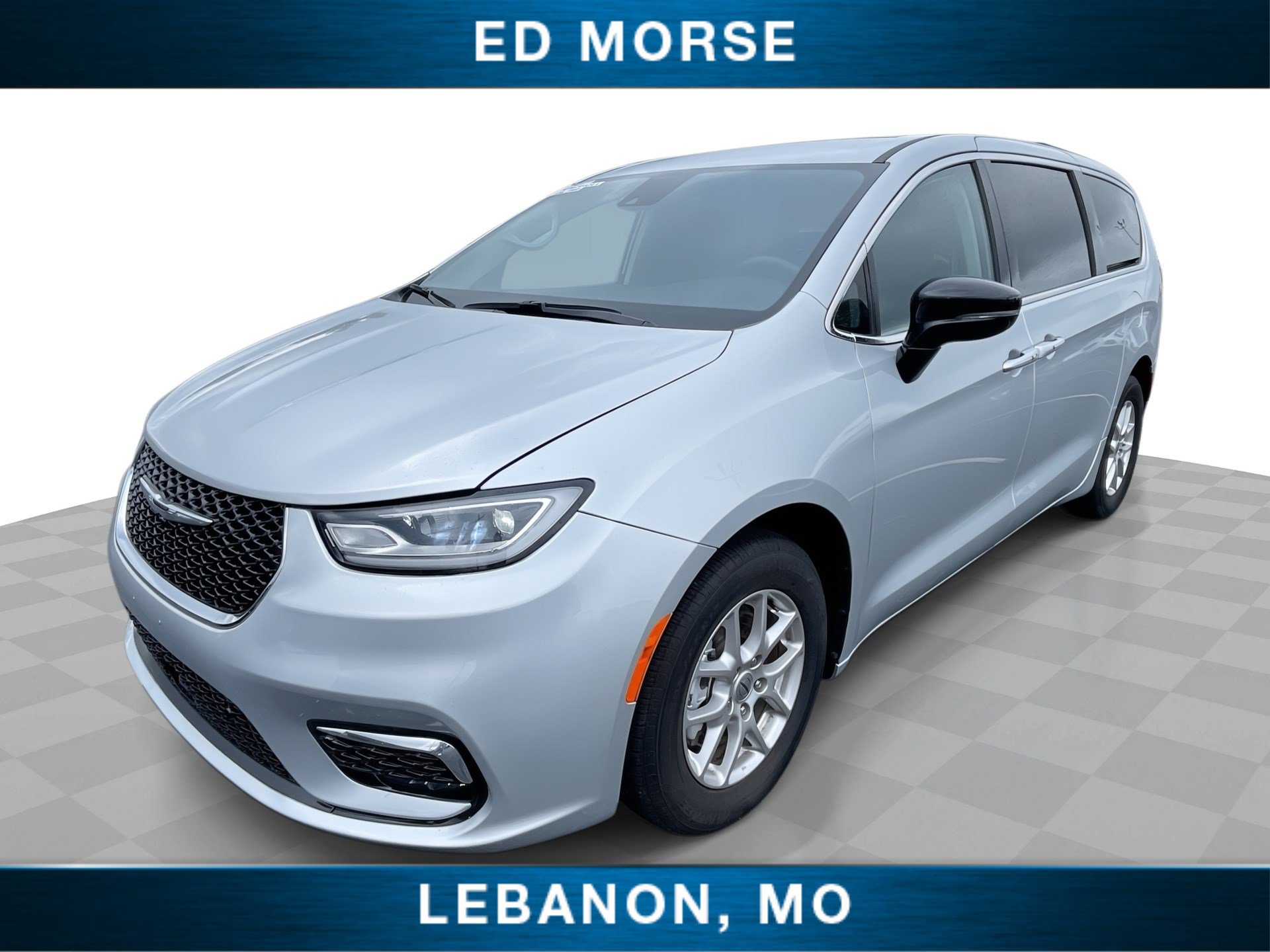 Used 2024 Chrysler Pacifica Touring-L FWD image 1