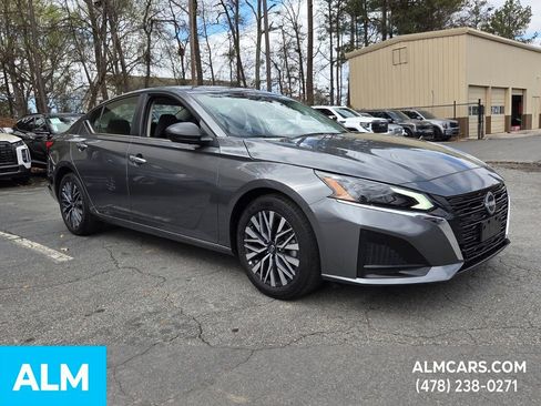 Used 2025 Nissan Altima 2.5 SV image 15