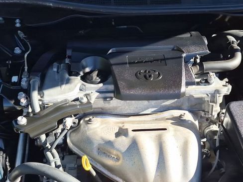 Used 2015 Toyota Camry SE w/ Moonroof Package FWD image 28