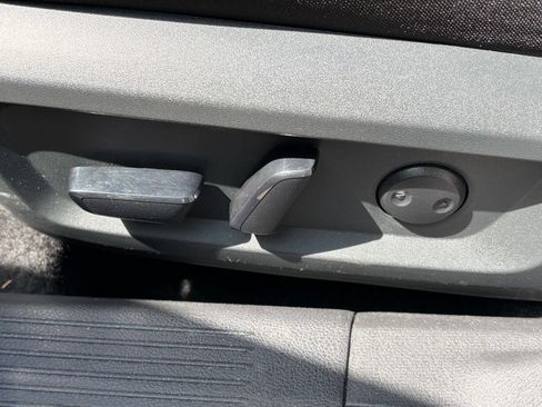 Used 2025 Nissan Rogue SV FWD image 19