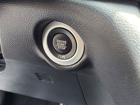 Used 2025 Chrysler Pacifica Select FWD image 14