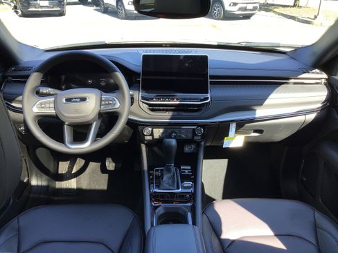 New 2025 Jeep Compass Limited w/ High Altitude Package image 10