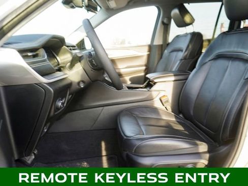 Used 2023 Jeep Grand Cherokee Limited w/ Luxury Tech Group II image 15