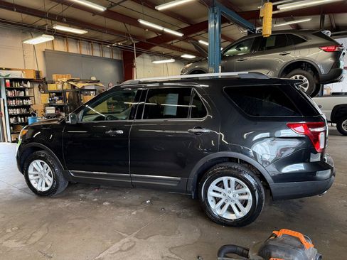 Used 2015 Ford Explorer XLT AWD/4WD image 8