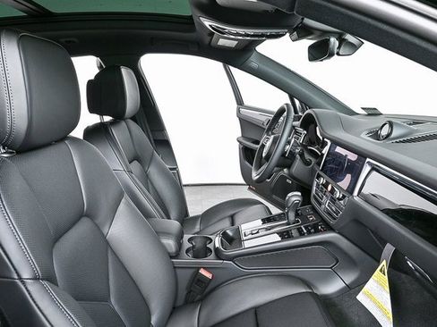 New 2026 Porsche Macan image 23