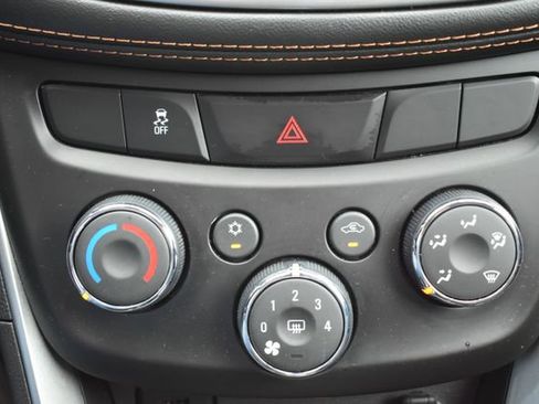 Used 2019 Chevrolet Trax LT w/ LT Convenience Package AWD/4WD image 28