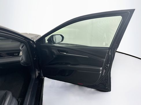 Used 2025 Toyota Camry SE image 33