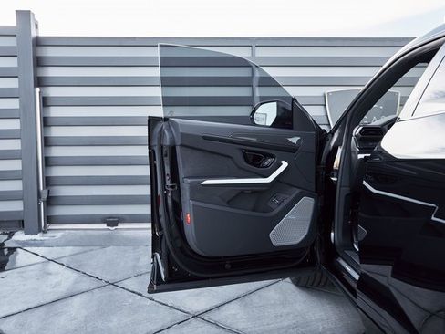 Used 2025 Lamborghini Urus SE image 29