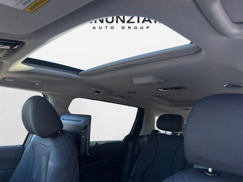 New 2026 Kia Carnival SX Prestige image 30