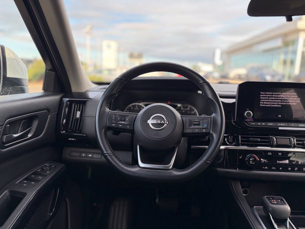 Used 2025 Nissan Pathfinder SV AWD/4WD image 24