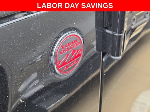 Used 2024 Jeep Gladiator Rubicon AWD/4WD image 9