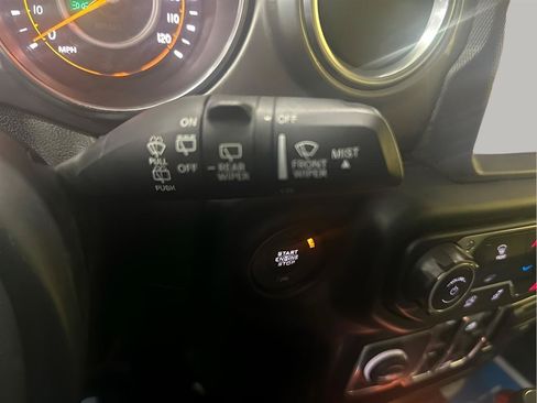 Used 2019 Jeep Wrangler Unlimited Sahara w/ Uconnect 4C Nav & Sound Group AWD/4WD image 18