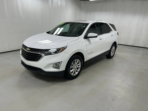 Used 2019 Chevrolet Equinox LT w/ Driver Convenience Package FWD image 2